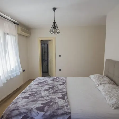 Alacati Mustakil Havuzlu Villa Çeşme